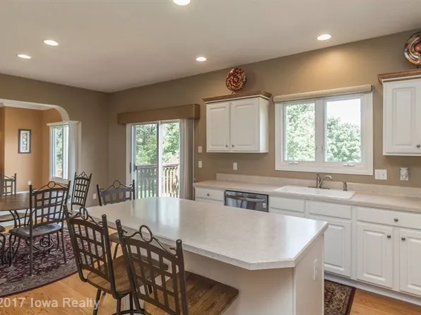 1607 NW 124th St, Clive, IA 50325