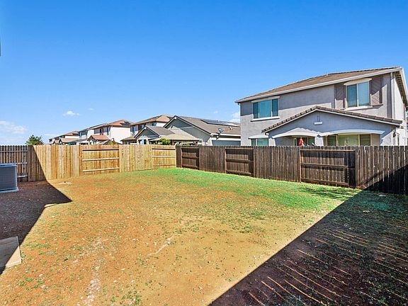 Starblossom 62 Backyard