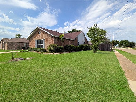 2nd image of 500 Rosewood Ln