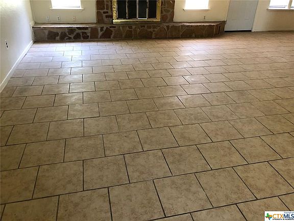 3rd image of 4406 Mountain View Dr