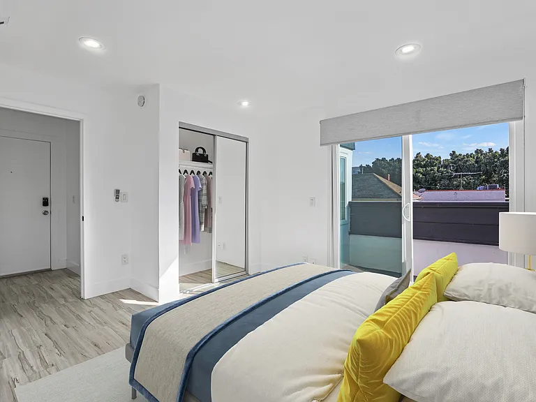 850 N Van Ness Ave #D — Photo 7