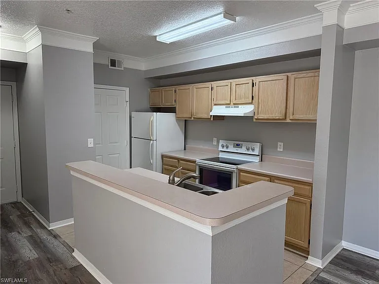 11490 Villa Grand #206 — Photo 4