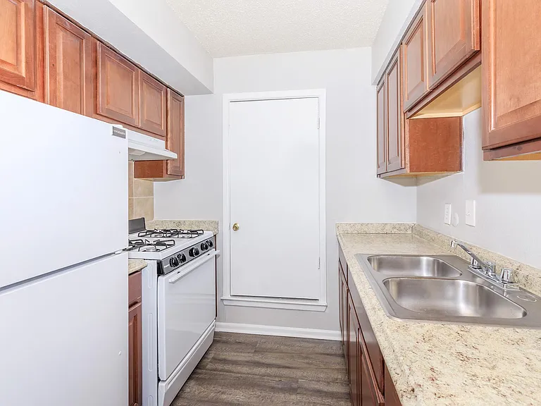Marine Park Apartments — Photo 70