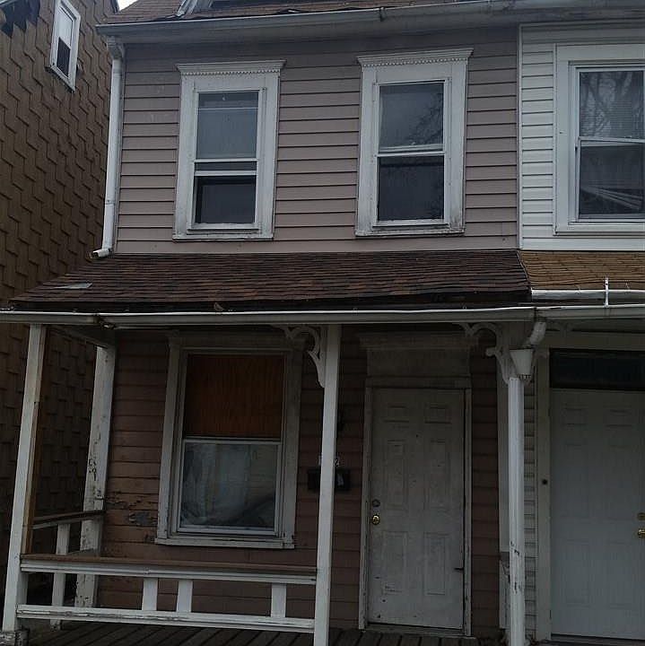 2nd image of 1922 Forster St