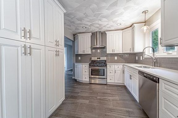3rd image of 109 Aldrich Ave