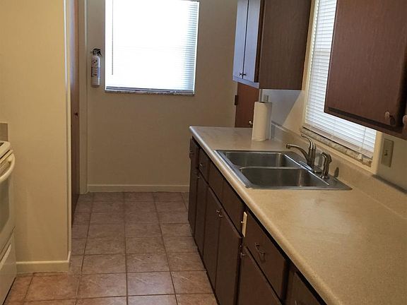 5th image of 304 S 11th St