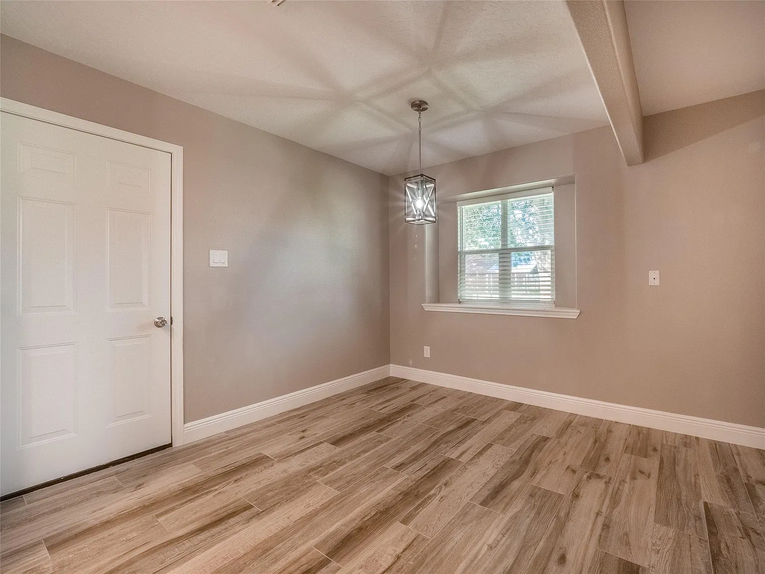 3 bed, 2.0 bath, 1132 sqft, $2,100 — Photo 4