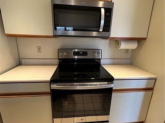 5th image of 18 Acorn Ct APT F2