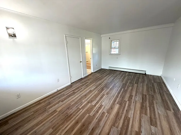 220 Broad St #D — Photo 4