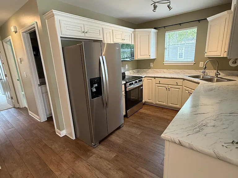 2225 E Spring St — Photo 21