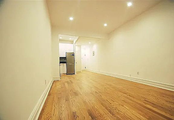 4th image of 21 Gramercy Park #1C