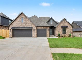 10401 Two Lakes Dr, Yukon, OK 73099