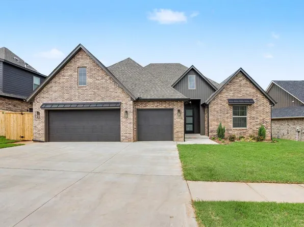 10401 Two Lakes Dr, Yukon, OK 73099
