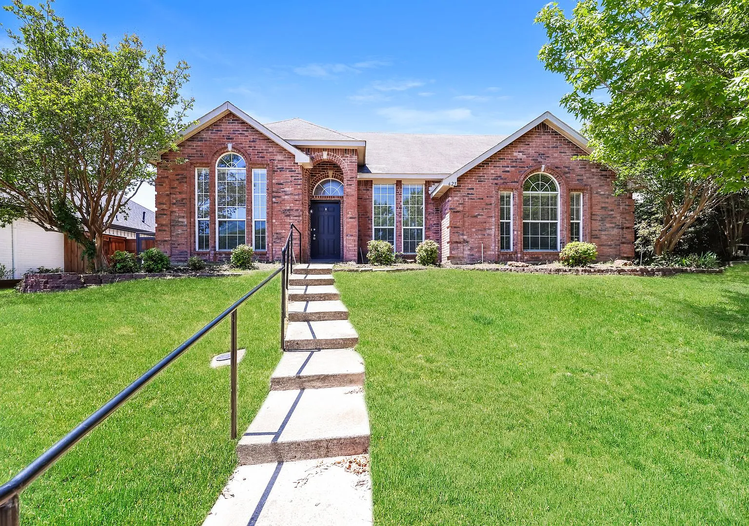 $1,995 4 Bed/2 Bath/2 Garage Ready for Move-in Rockwall Home in Highland Meadows — Photo 1