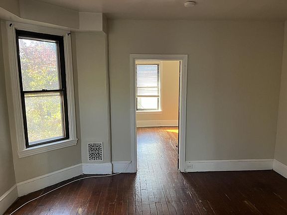3rd image of 1213 W 9th St APT 2