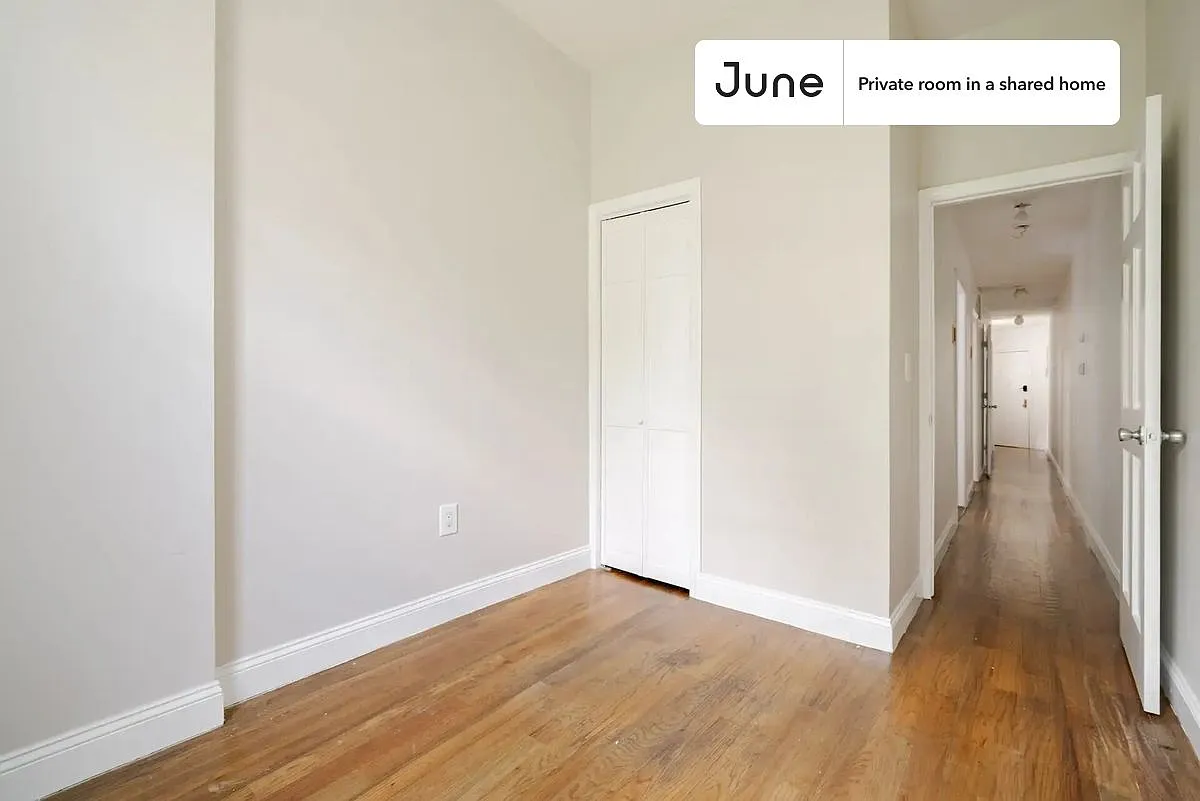 Full bedroom in 3 bed/1 bath home in Bedford-Stuyvesant #964 B — Photo 3