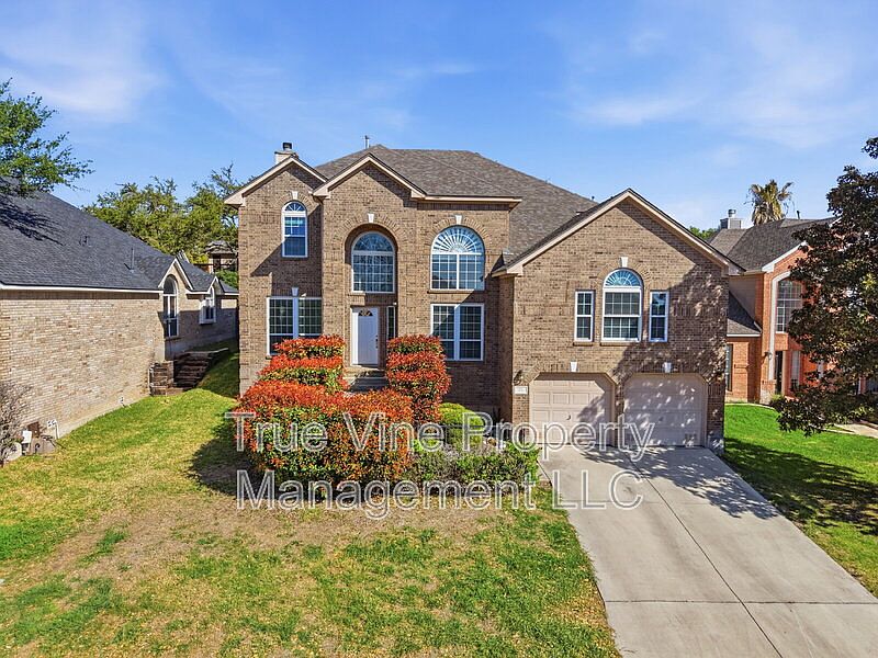 1st image of 711 Mello Oak