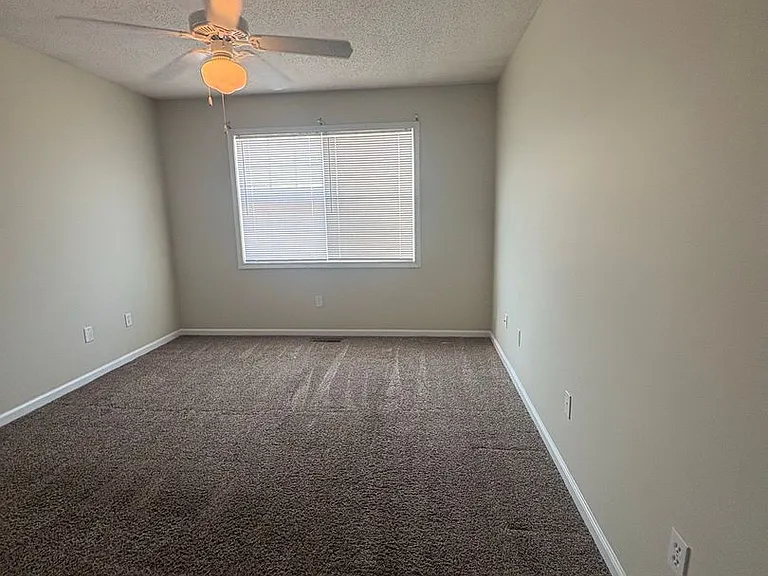 125 Winthrope Ln — Photo 24