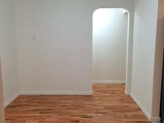4th image of 11408 202nd St Floor 1