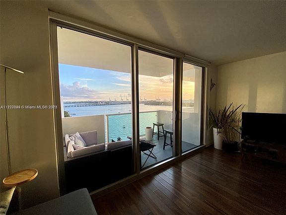 2nd image of 1200 W Avenue 1528