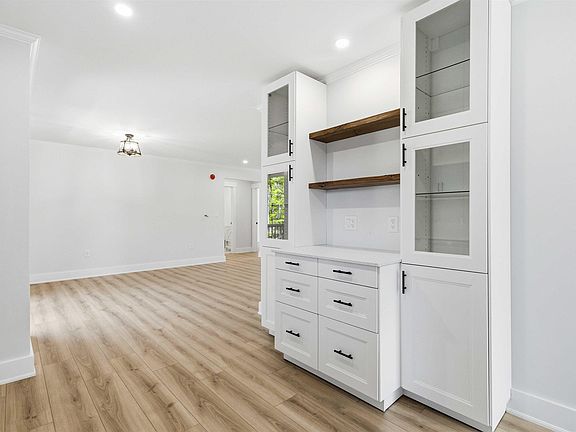 5th image of 12 Clark Ct