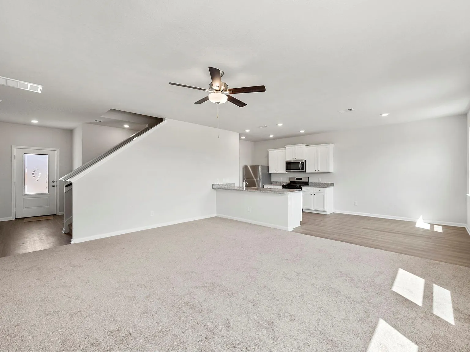 3 bed, 2.5 bath, 1881 sqft, $2,485 — Photo 3