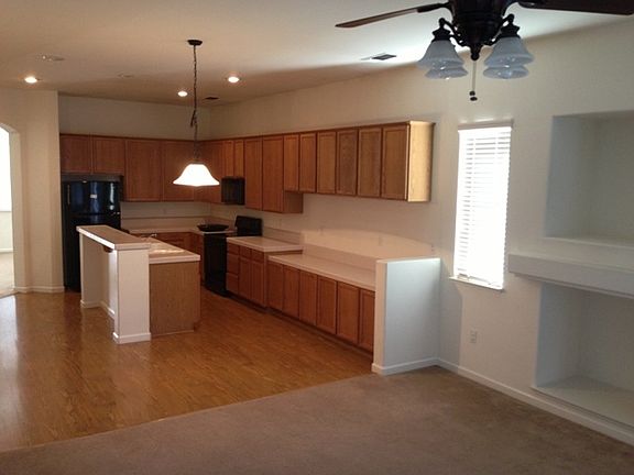 4th image of 2688 Arrowsmith Dr