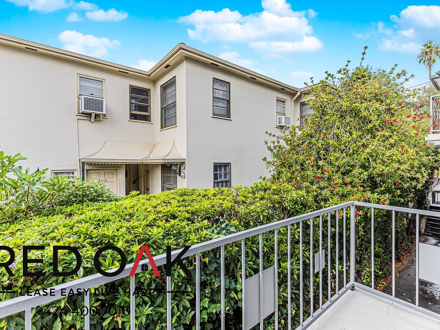 Airy 1-Bed with Dishwasher, Air Conditioning, Balcony and On-Site Laundry in the Heart of Los Feliz! — Photo 3