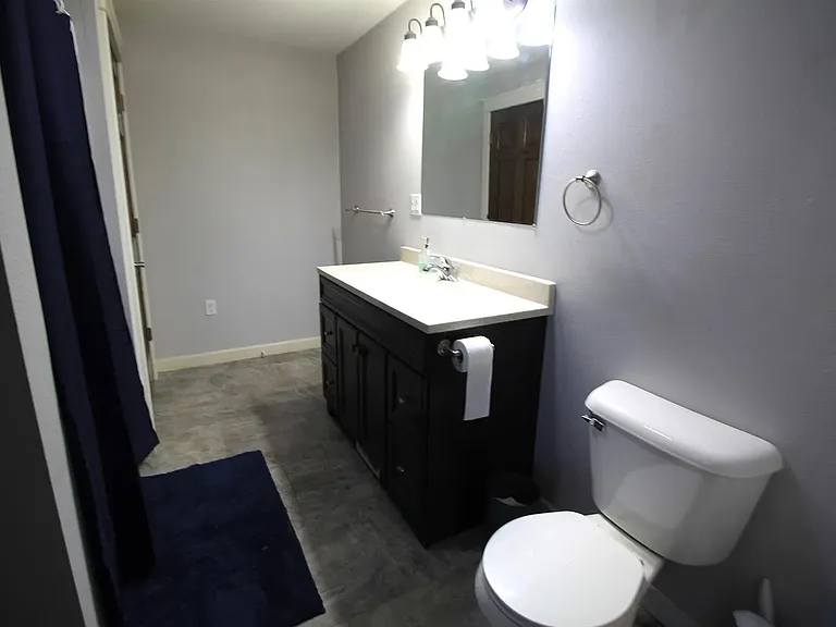 212 S Madison St — Photo 2