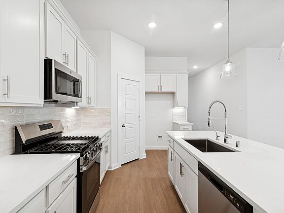 2nd image of 957 Garden Path Dr