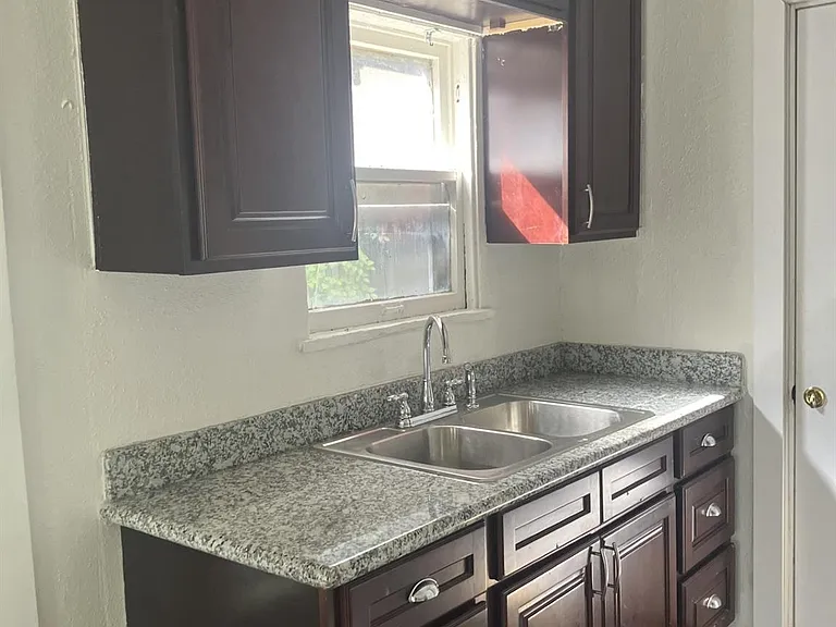 3516 Nagle St — Photo 5
