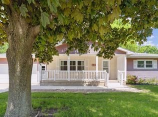 1302 Grandview Ave, Waverly, IA 50677