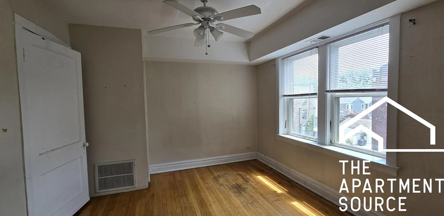 3054 W Berteau Ave — Photo 2