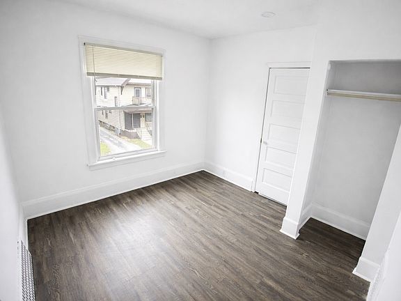 right front bedroom