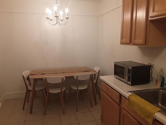 5th image of 2621 W Gunnison St APT 1N