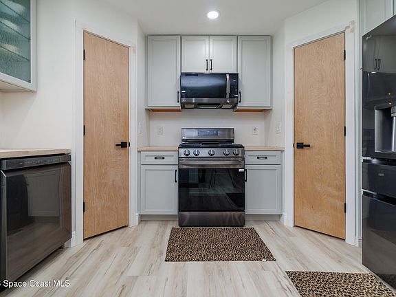 4th image of 3861 La Flor Dr