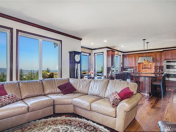 4th image of 1657 28th Ave NE