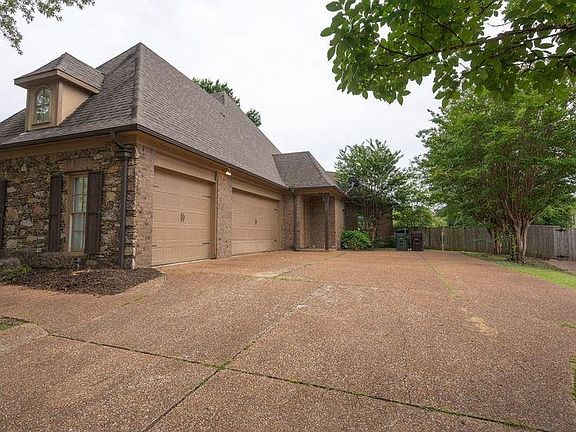 3rd image of 1105 Old Hearthstone Cir W