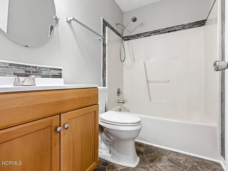 305 Foxridge Ln — Photo 20
