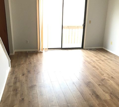 4th image of 15 Crest St