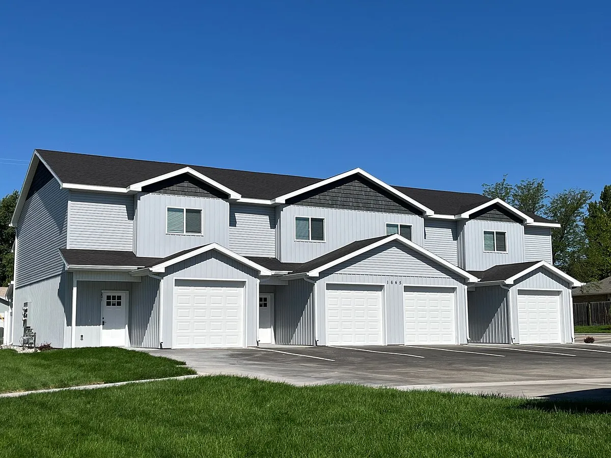Building Photo - 1645 S Bellin Rd #201