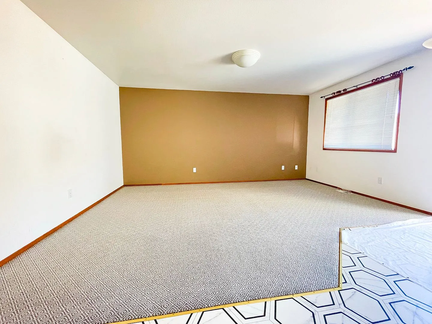 Recently updated Lynnwood Rambler in a quiet cul-de-sac — Photo 4