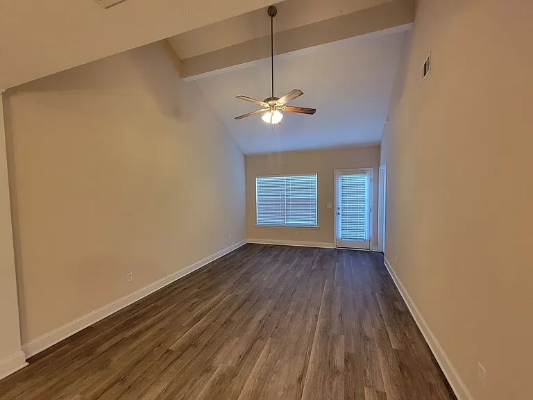 640 Vista Dr — Photo 4