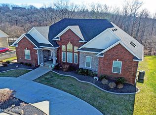 7910 Wooded Ridge Dr, Louisville, KY 40214