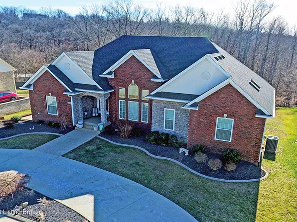 7910 Wooded Ridge Dr, Louisville, KY 40214