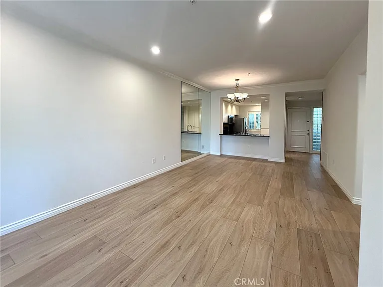 2243 Martin #110 — Photo 9