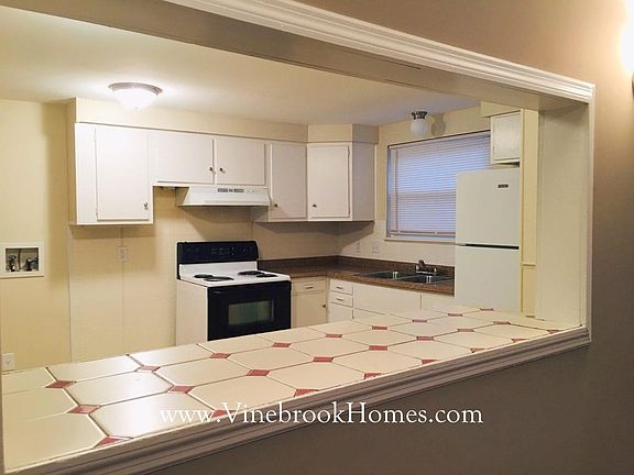 2nd image of 387 Orinoco St