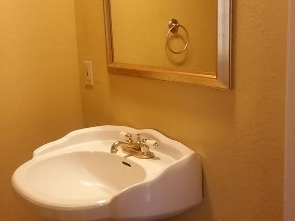 1/2 bath