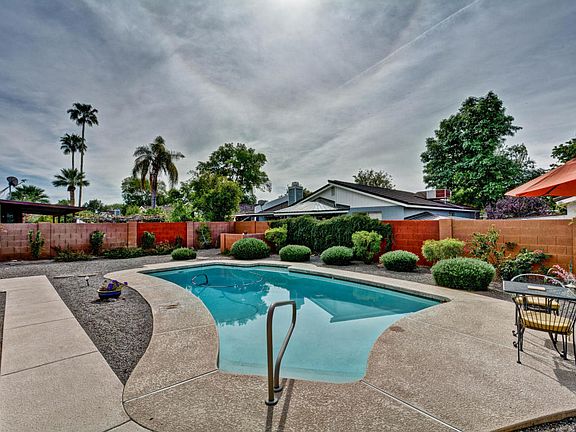 5th image of 207 E Helena Dr