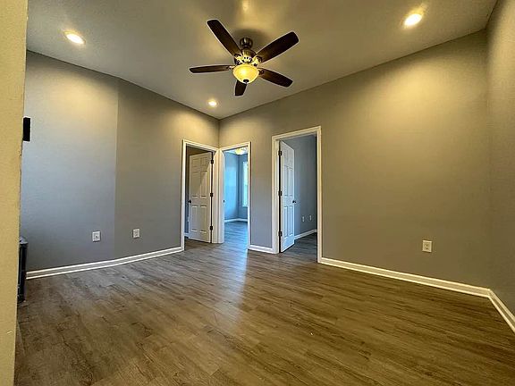 2nd image of 367 20th St APT 10